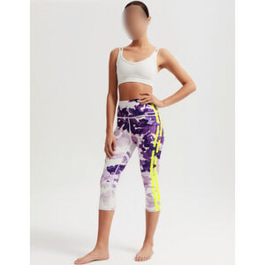 Peloton WITH Leggings Womens fits Size 6 Purple Camouflage High Rise Capri